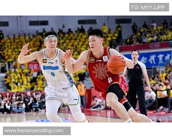 陈盈骏末节连中两记三分球助力球队锁定胜局展现强大心理素质